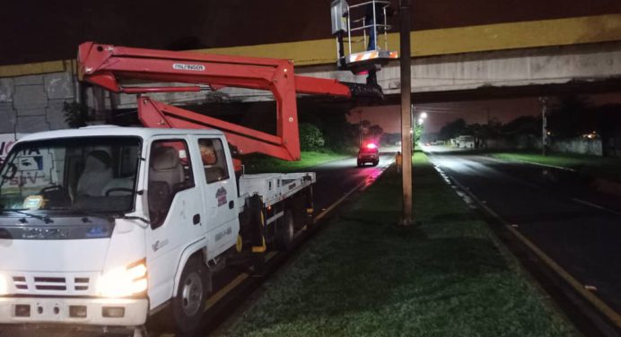 Alcaldía de Maturín repara daños al alumbrado público
