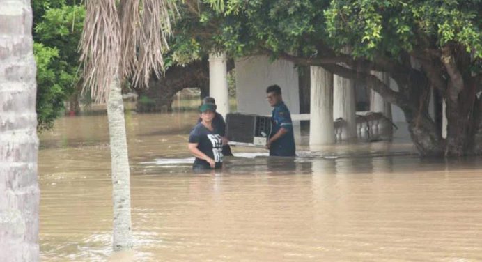 ¡Alerta naranja! Comunidades del Zulia bajo el agua tras caída de muros de contención