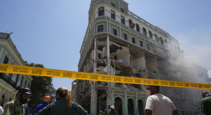 Aumentan a 25 los muertos por explosión en hotel de Cuba