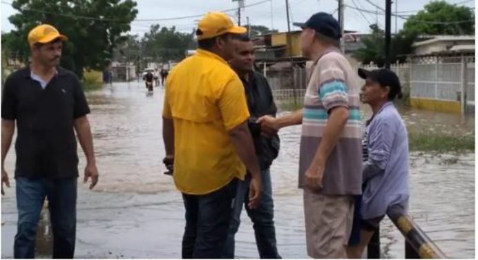 Calles de Ciudad Ojeda y Tía Juana inundadas tras 8 horas de lluvias