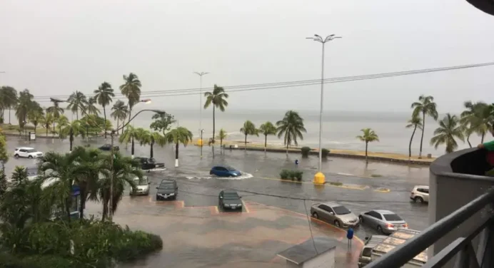 Cinco horas de lluvia cayeron sobre Puerto La Cruz