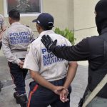 Detenidos dos funcionarios de la PNB