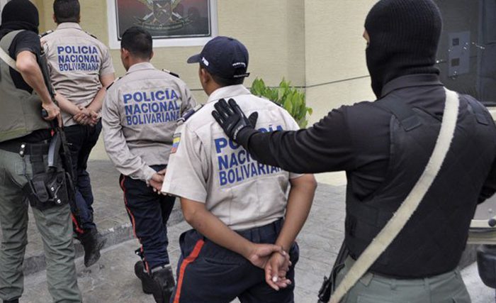 Detenidos dos funcionarios de la PNB