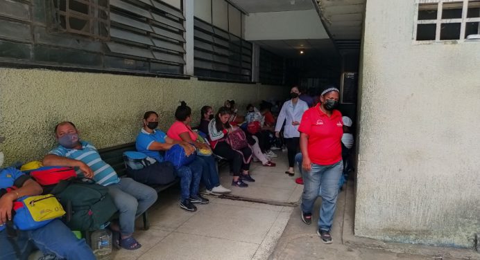 Embarazadas paren listas de insumos por altos costos
