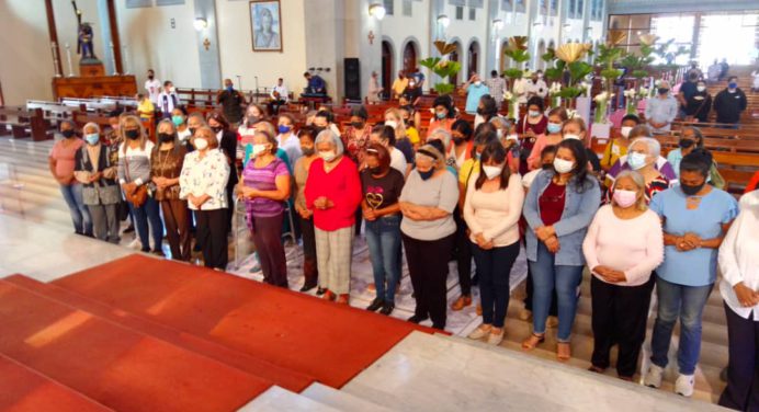 Empanadazo y concierto frente a la Catedral se realizaron a beneficio del Seminario Mayor