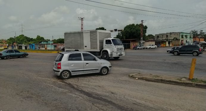 Encrucijada mortal por carencia de semáforos en el cruce Bella Vista – Las Cayenas