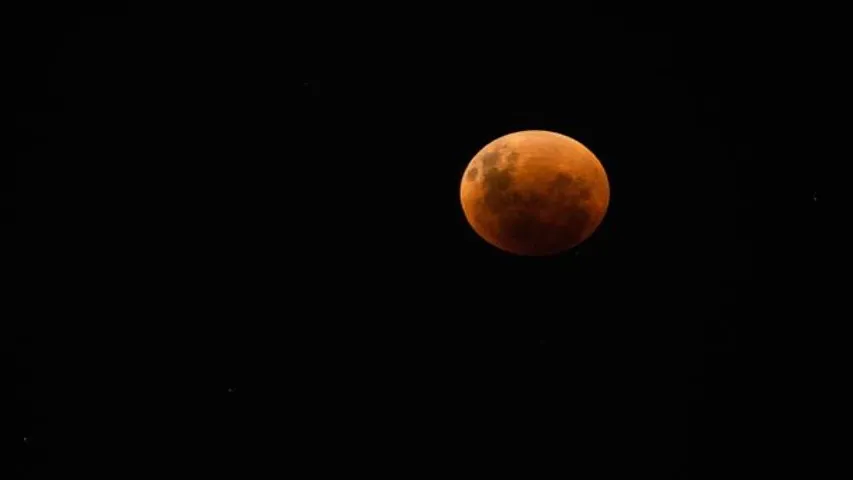 espectaculares fotos del eclipse de luna de este 15 de mayo laverdaddemonagas.com eclipse2