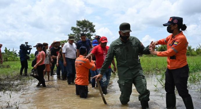 Familias afectadas por lluvias en Barinas reciben atención