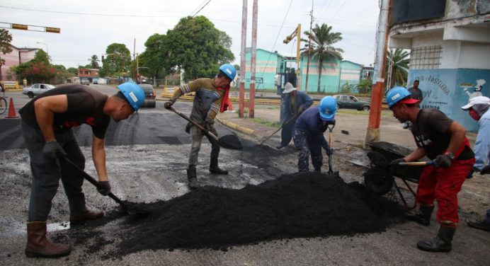 Gobernación y Alcaldía continúan plan de bacheo en calles de Maturín