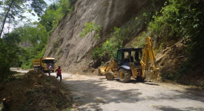 Gobierno de Trujillo inició los trabajos para despejar las vías afectadas por las lluvias