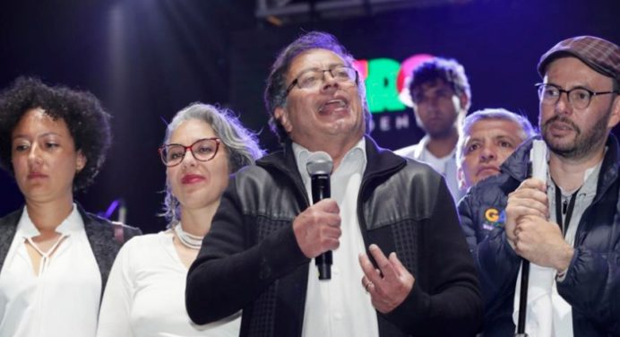 Gustavo Petro domina la disputa por la presidencia de Colombia