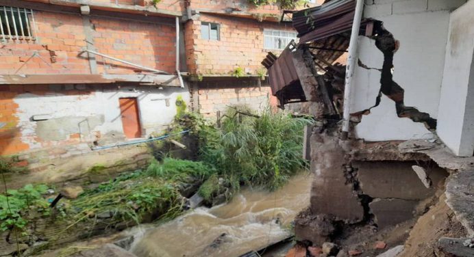 Mérida registra un muerto y tres personas heridas tras fuertes lluvias