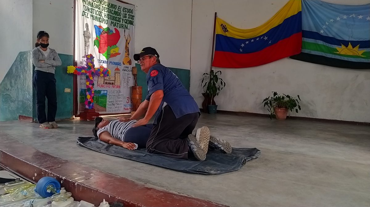 milicia de maturin imparte taller de primeros auxilios en la eb republica del uruguay laverdaddemonagas.com img 20220512 0946351