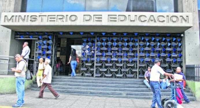 Ministra Yelitze Santaella anunció que trabaja en una ley contra el acoso escolar