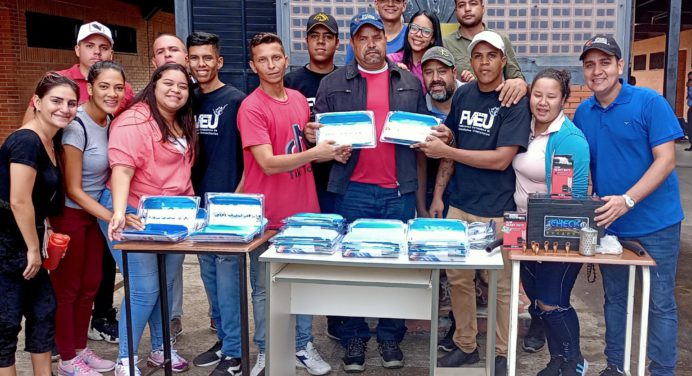 Movimiento Somos Venezuela recupera sistema de alumbrado de la Unesr Monagas