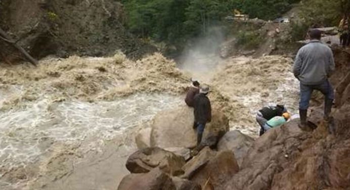 Organismos del Táchira atienden afectaciones por desbordamiento del río El Tesoro