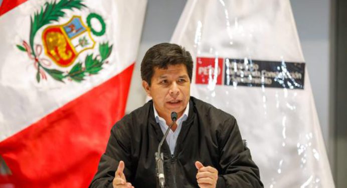 Presidente de Perú dejará su cargo si muestran pruebas de corrupción en su contra