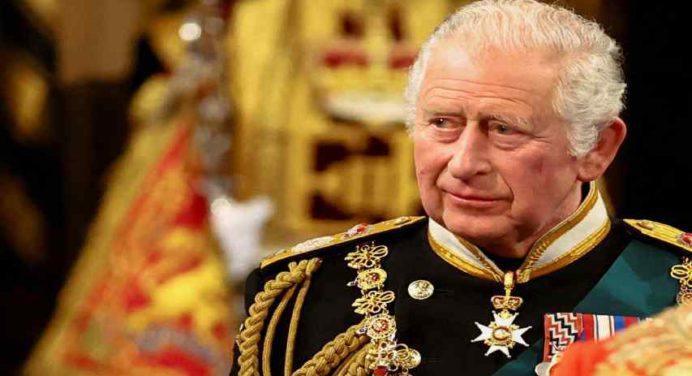 Príncipe Carlos reemplaza por primera vez a la reina Isabel en instalación del parlamento británico