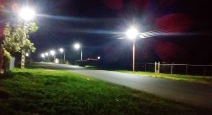 Rehabilitan alumbrado público en el sector Los Pozos de Sotillo