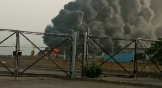 Reportan incendio en la refinería de Cardón