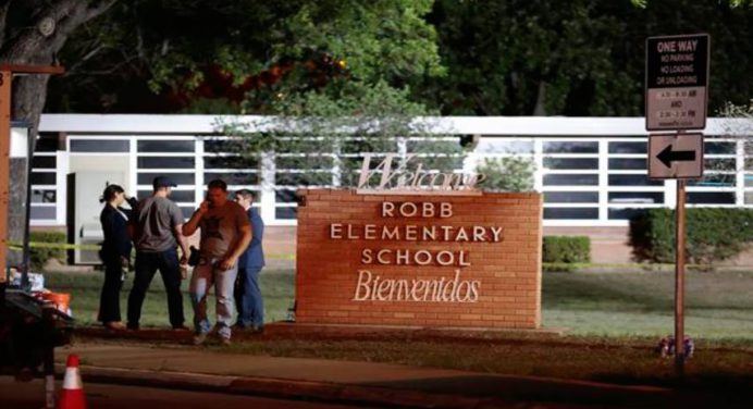 Sube a 21 la cifra de muertos en tiroteo en escuela de Texas