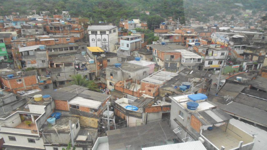 Suben a 25 los muertos en operación policial en favela de Río de Janeiro