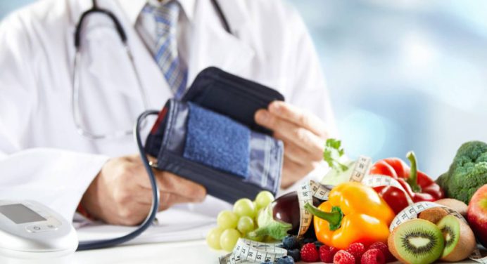 ¿Sufres de hipertensión? Conoce las 5 frutas que te permitirán bajar la presión sanguínea