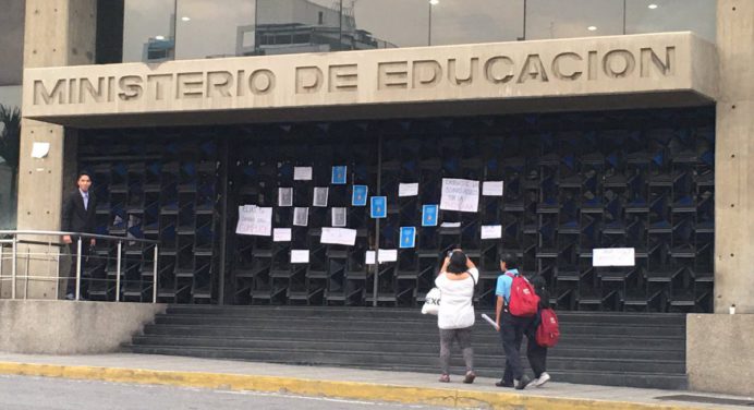 Trabajadores activos y jubilados de educación esperan pago de quincena este #10May