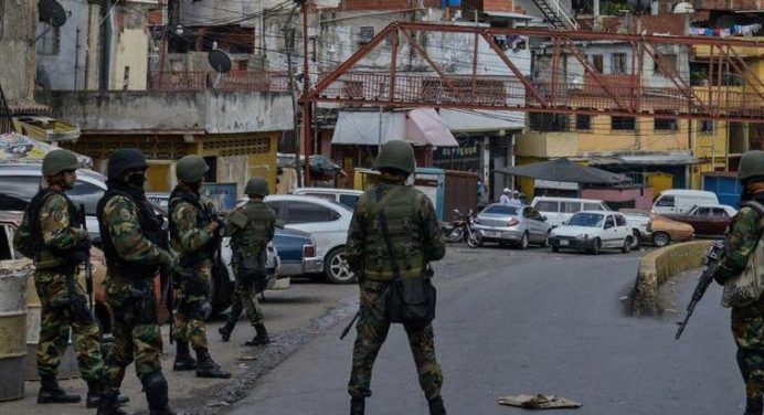 Tres abatidos y 36 delincuentes detenidos durante operativo en Caracas