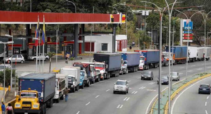 Venezuela dolariza diésel en más de 100 estaciones de servicio
