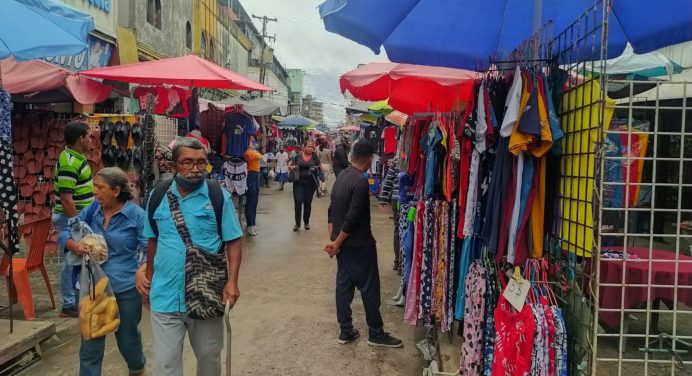 ¡Ya no se puede caminar! Calles del casco central de Maturín están minadas de buhoneros