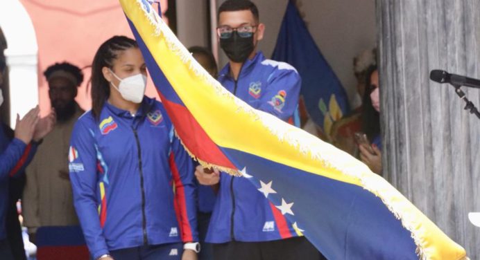 Abanderada selección de Venezuela rumbo a los Juegos Bolivarianos 2022