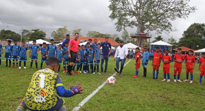 Academia de fútbol «Maestrico González» celebra primera «Copa Aniversario»