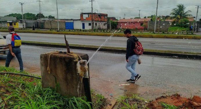 Bote de aguas blancas deja a vecinos de Las Cayenas y Paramaconi sin el vital líquido