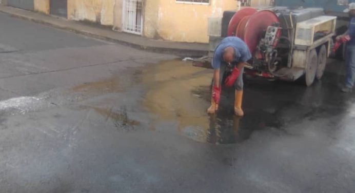 Desborde de aguas servidas fue solucionado en la calle Junín