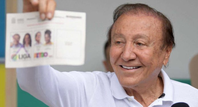 Elecciones en Colombia: Rodolfo Hernández fue el primer en votar en su centro electoral