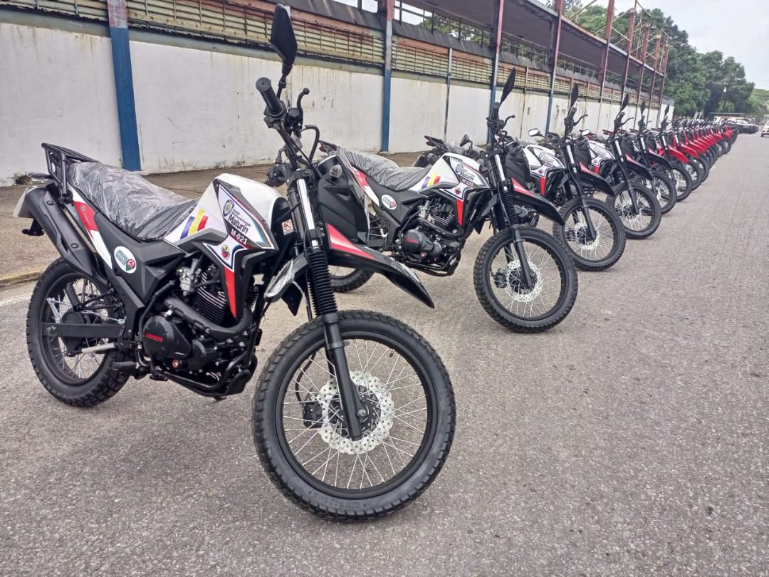 ernesto luna entrego 150 nuevas motocicletas para fortalecer los cuadrantes de paz laverdaddemonagas.com whatsapp image 2022 06 17 at 2.20.27 pm 1