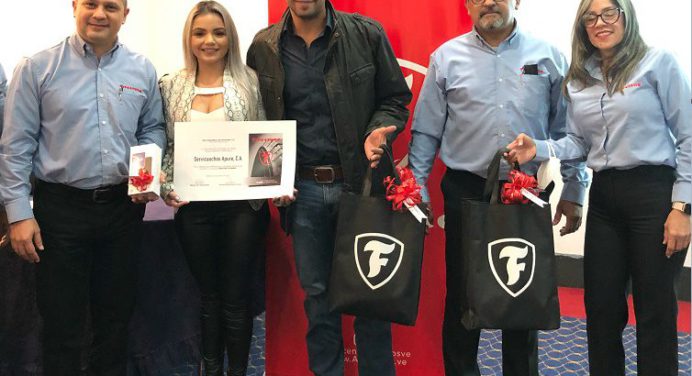 Firestone reconoce labor de los centros de distribución autorizados y clientes