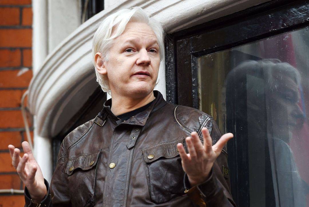 Gobierno británico firma decreto de extradición a EEUU de Assange