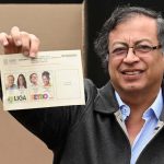 gustavo petro gana las elecciones presidenciales de colombia laverdaddemonagas.com gustavo petro vota en segunda vuelta afp 1