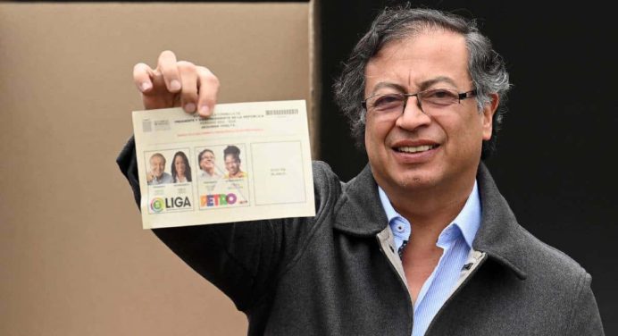 Gustavo Petro gana las elecciones presidenciales de Colombia