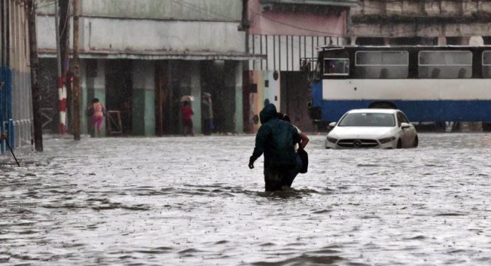 Incrementan a cuatro los muertos por fuertes lluvias en Cuba