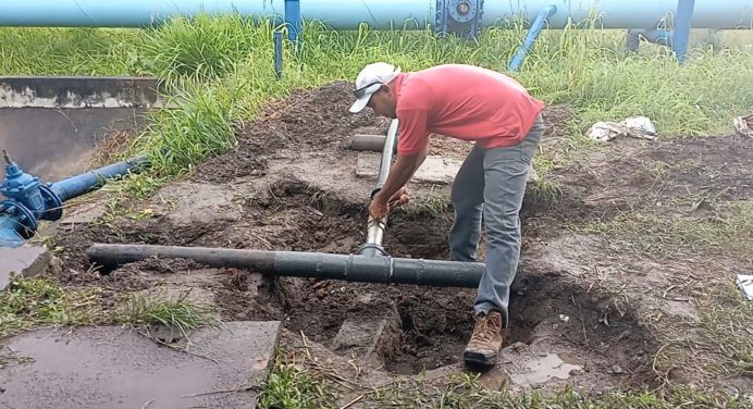 Instalan bomba sumergible de 215 hp en captación de la planta del Bajo Guarapiche en Maturín