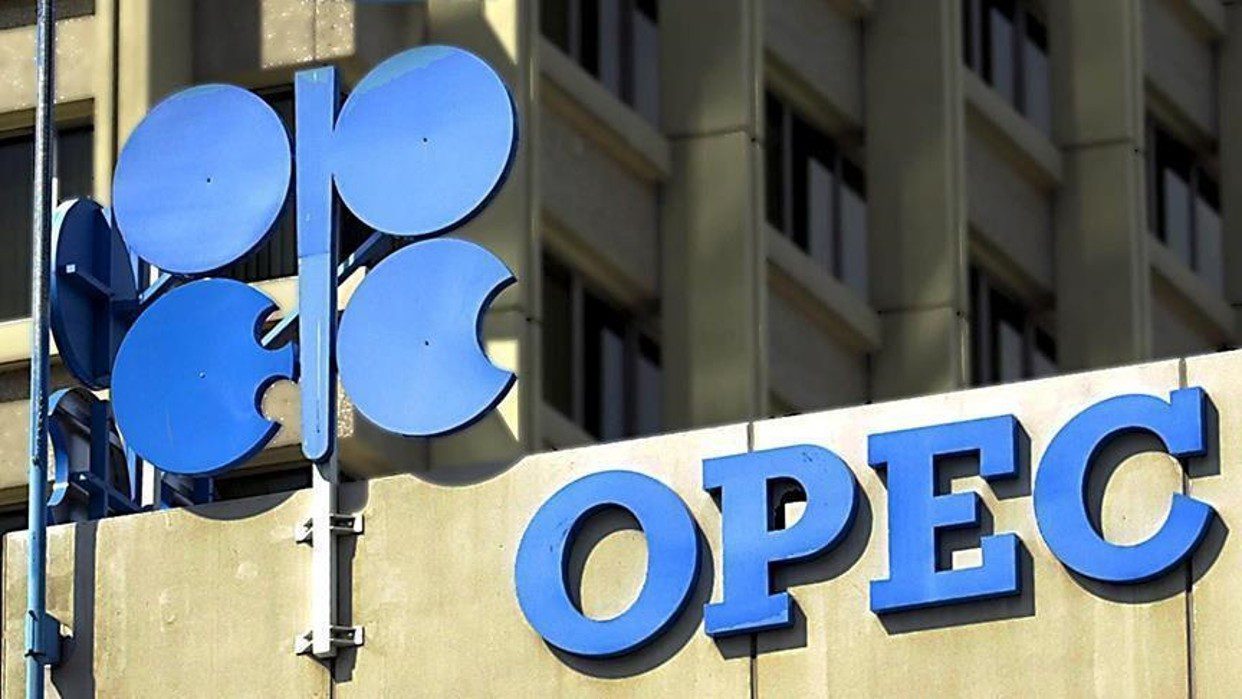 La OPEP+ aumentará la producción de petróleo para frenar la subida de precios