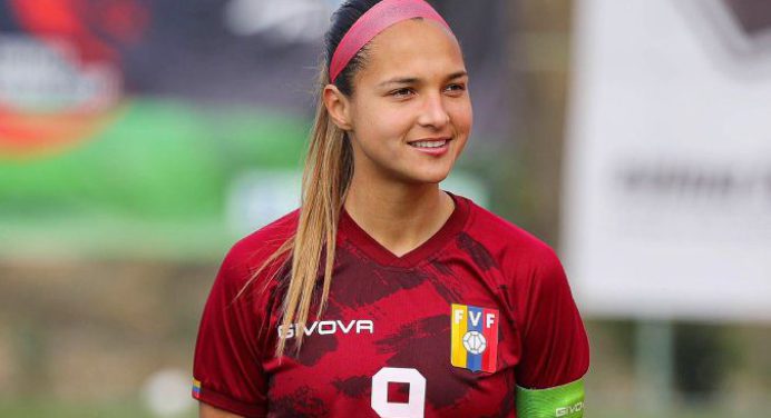 Deyna Castellanos se encontró a otro importante deportista en el aeropuerto