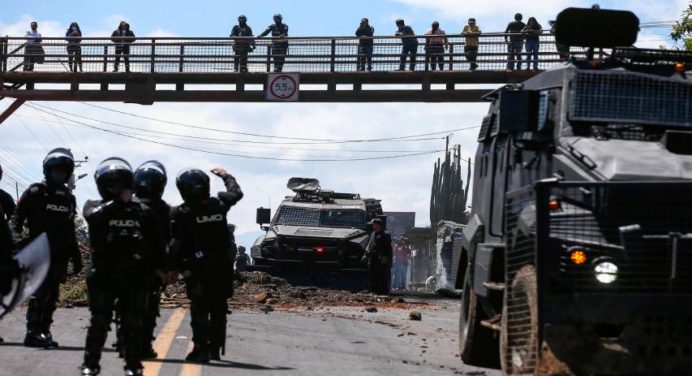 Más de 20 detenidos y siete policías retenidos en protestas de Ecuador