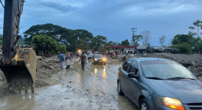 Mérida con quebradas desbordadas y deslizamientos tras fuertes lluvias