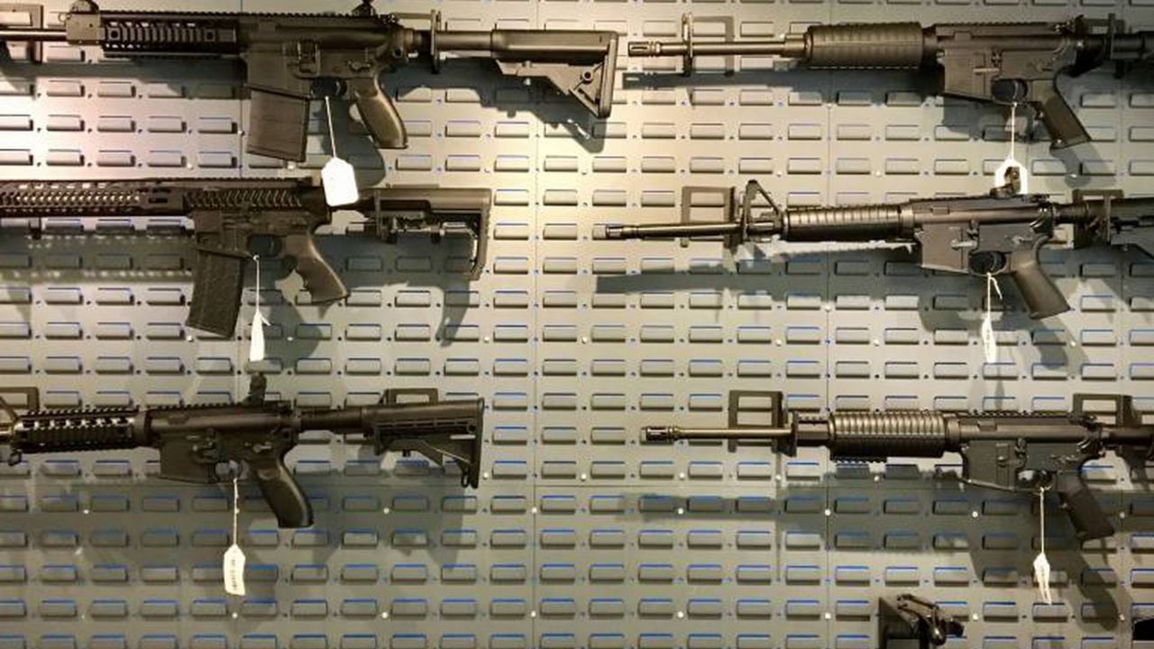 Nueva York eleva a 21 años la edad mínima para comprar rifles semiautomáticos
