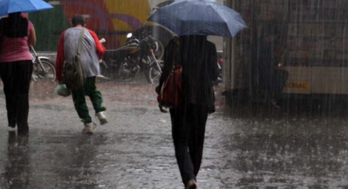 Fuertes lluvias acompañadas de descargas eléctricas