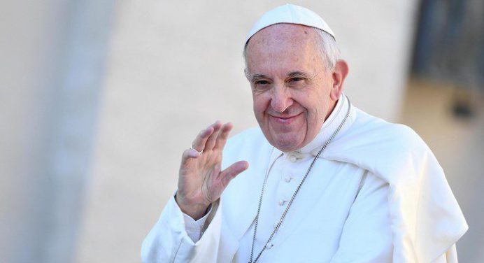 Papa Francisco: Recortar recursos en Sanidad es atentar contra la humanidad